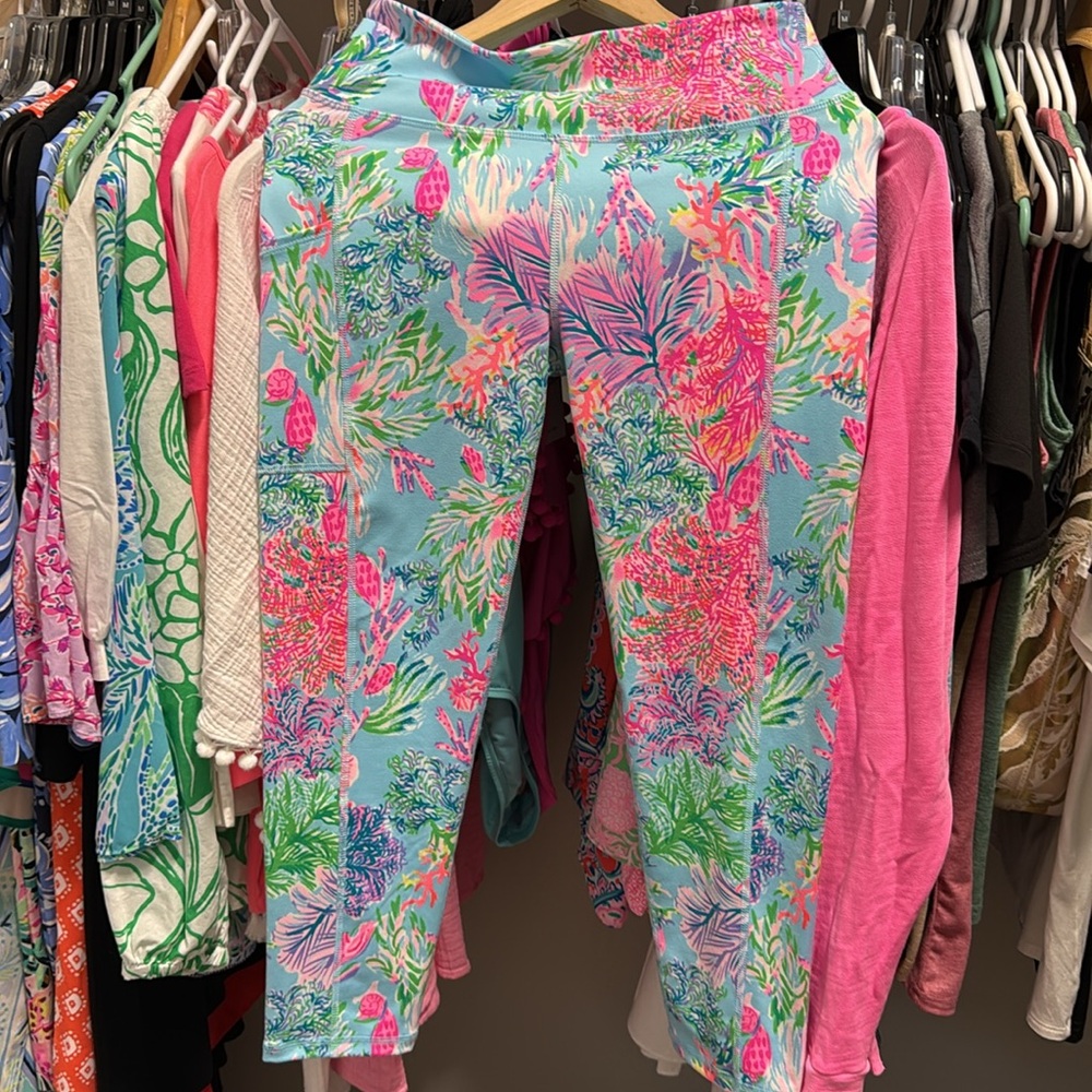 Lilly Pulitzer Weekender Leggings 💕🎉 - Picture 9 of 9